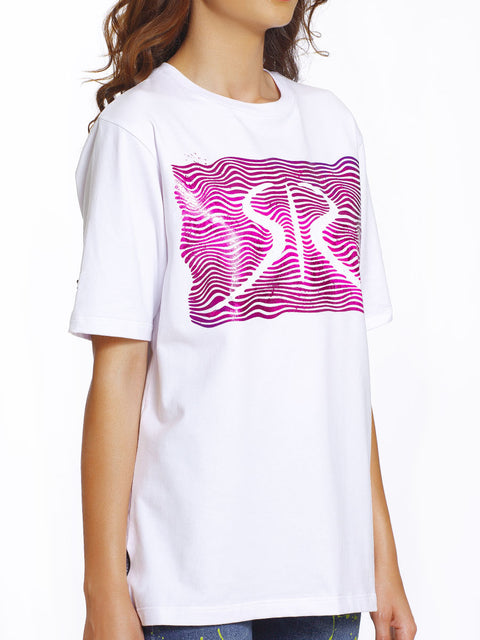 Овърсайз тениска със стилизирано цветно лого в бяло
