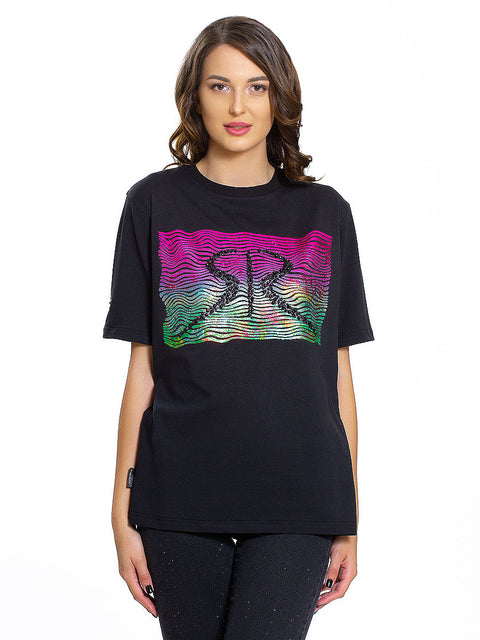 Черна дамска тениска овърсайз с цветно лого и камъни