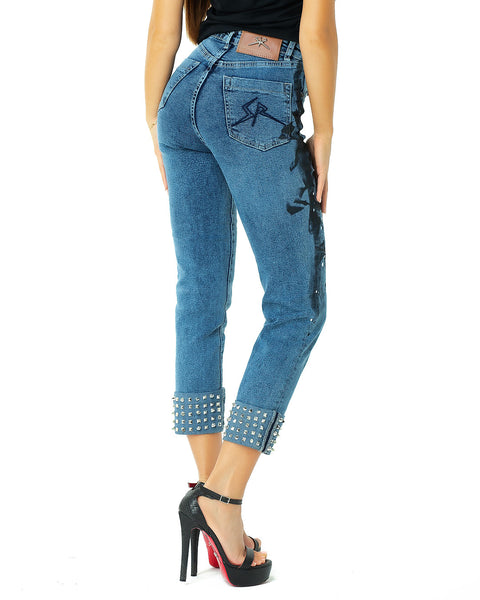 Дънки с капси и арт елементи