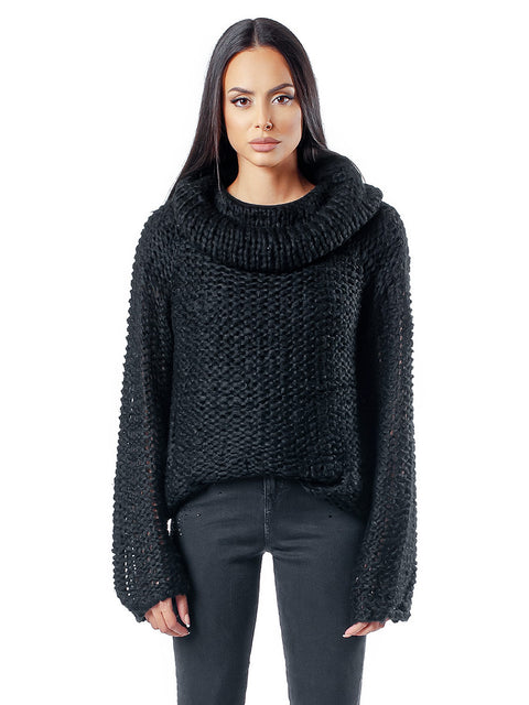 Дамски черен плетен пуловер с поло яка