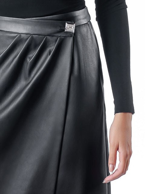 Elegant leather skirt