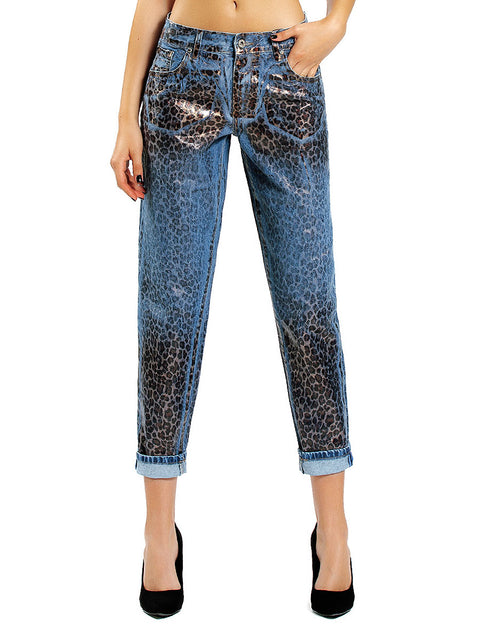 Blue jeans with a leopard motif