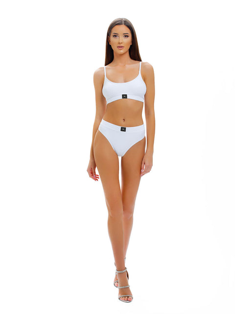Two-piece swimsuit with a clean design and a sporty look in white