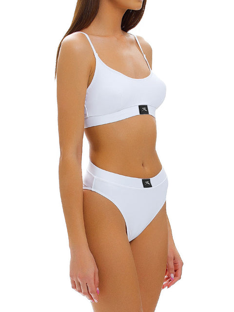 Two-piece swimsuit with a clean design and a sporty look in white