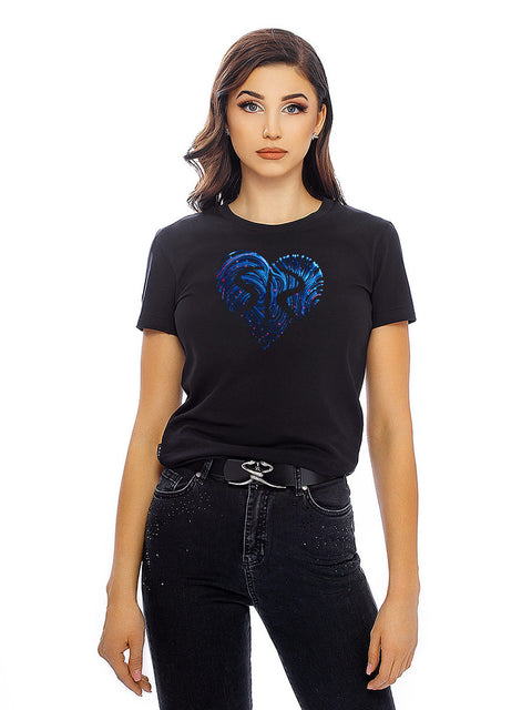 Черна дамска тениска със стилизирано синьо сърце