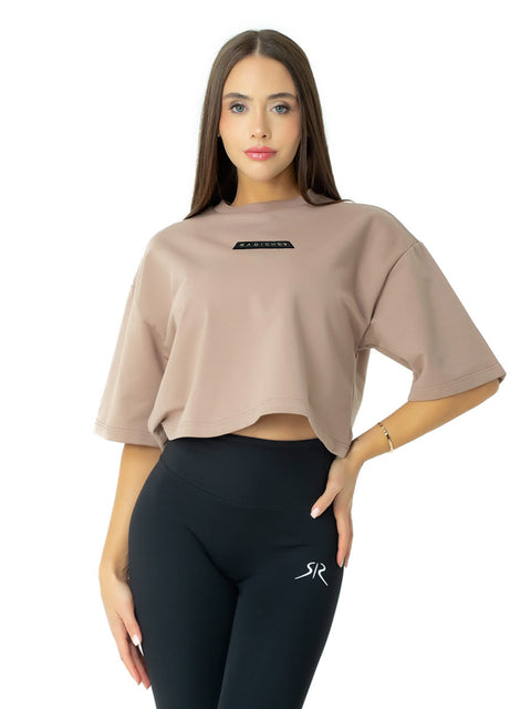 Short beige T-shirt with leather emblem