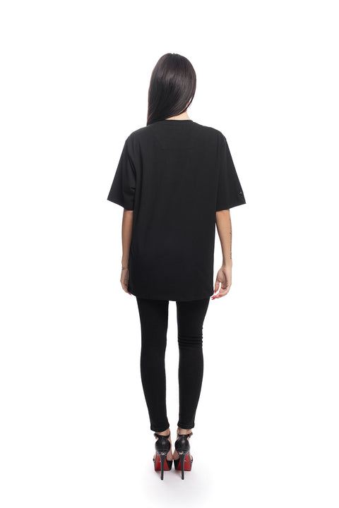 Дамска овърсайз тениска с декорация около врата