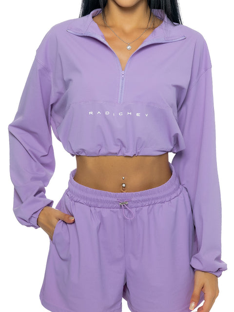 Short sports top in purple with inscription and logo